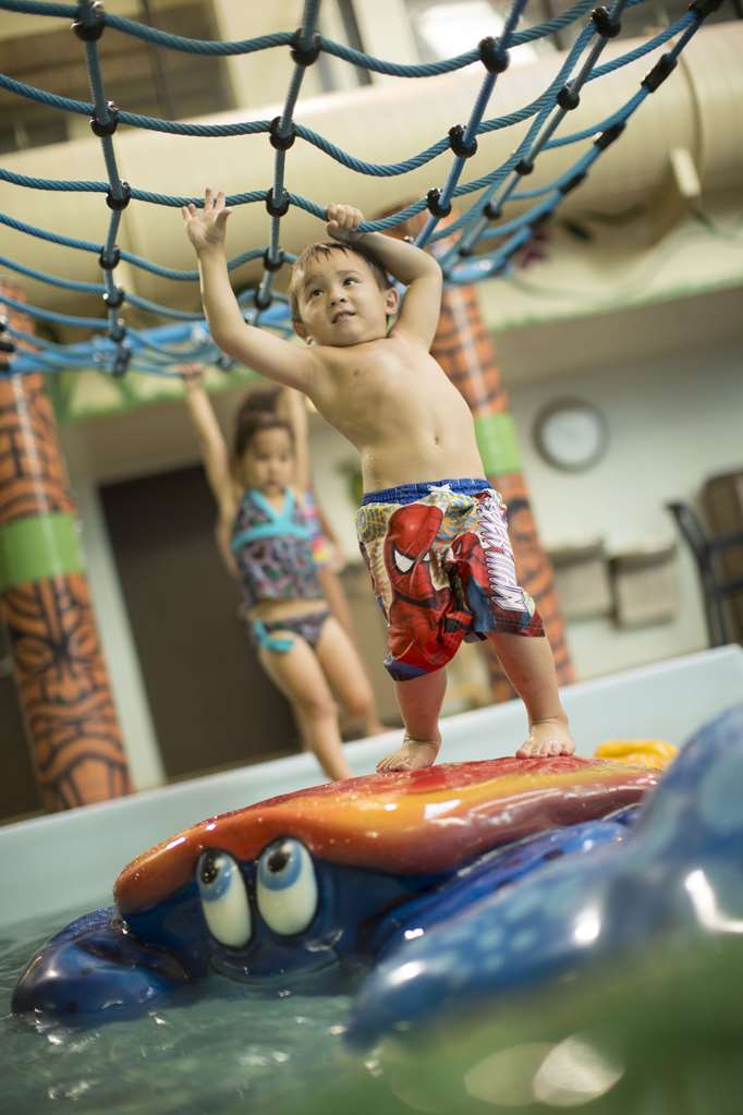 Edgewater Hotel & Waterpark - photo 9