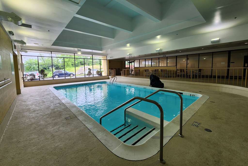 La Quinta Inn & Suites by Wyndham Stamford New York City - photo 17