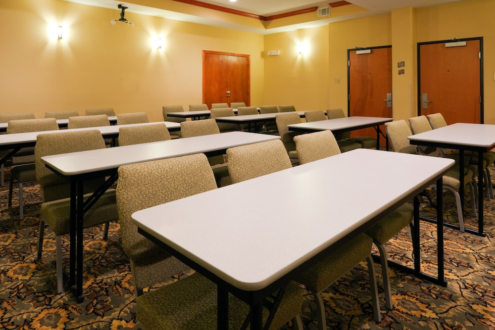 Holiday Inn Express Hotel & Suites Fairfield North by IHG - photo 26