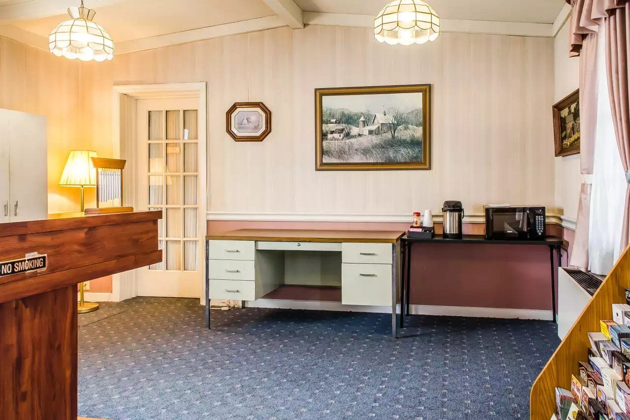 Rodeway Inn Akron - photo 5