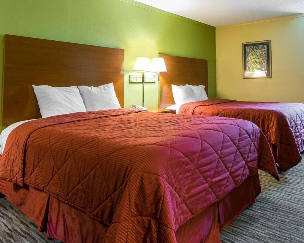 Econo Lodge Franklin South - photo 17