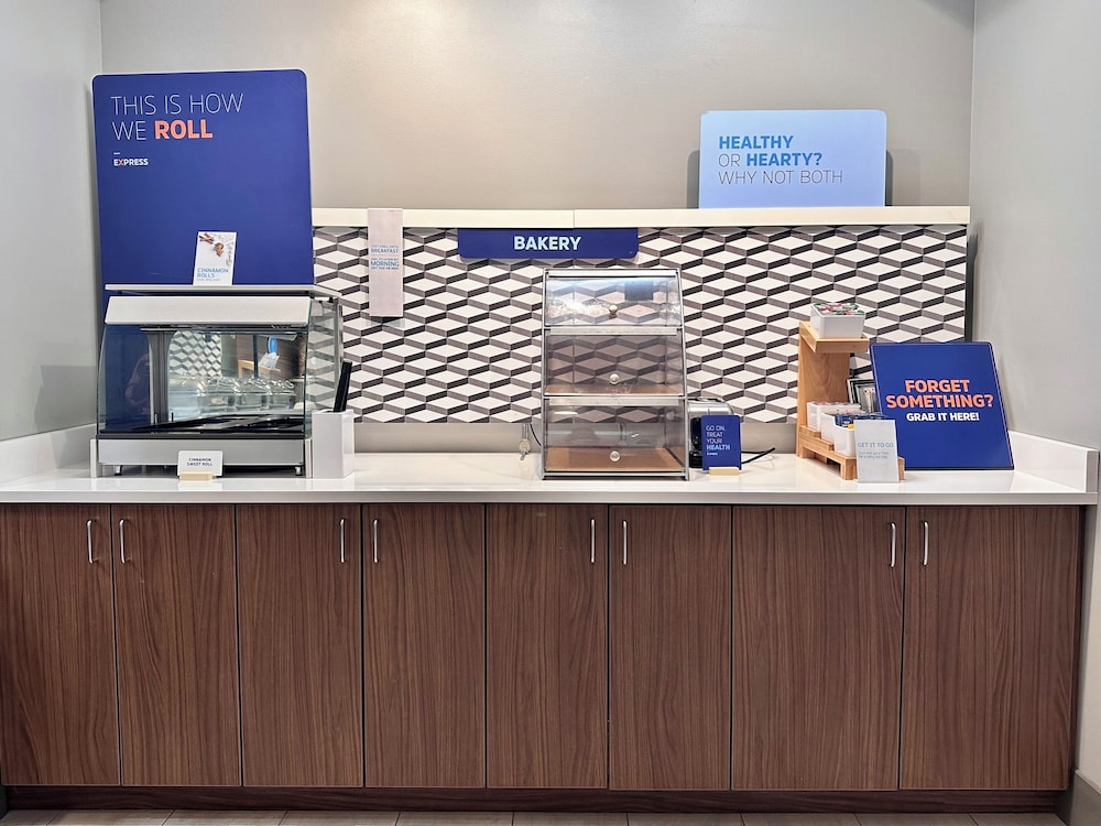 Holiday Inn Express Hotel & Suites Hinesville East Fort Stewart - photo 135