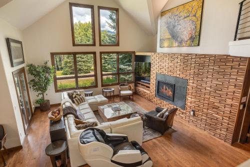 Pool Private Hot Tub Game Room Luxury Home — 4-Star Luxury Hotel in Edwards, United States