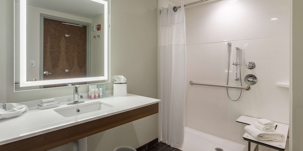 Hampton Inn & Suites Knoxville Papermill Drive - photo 20