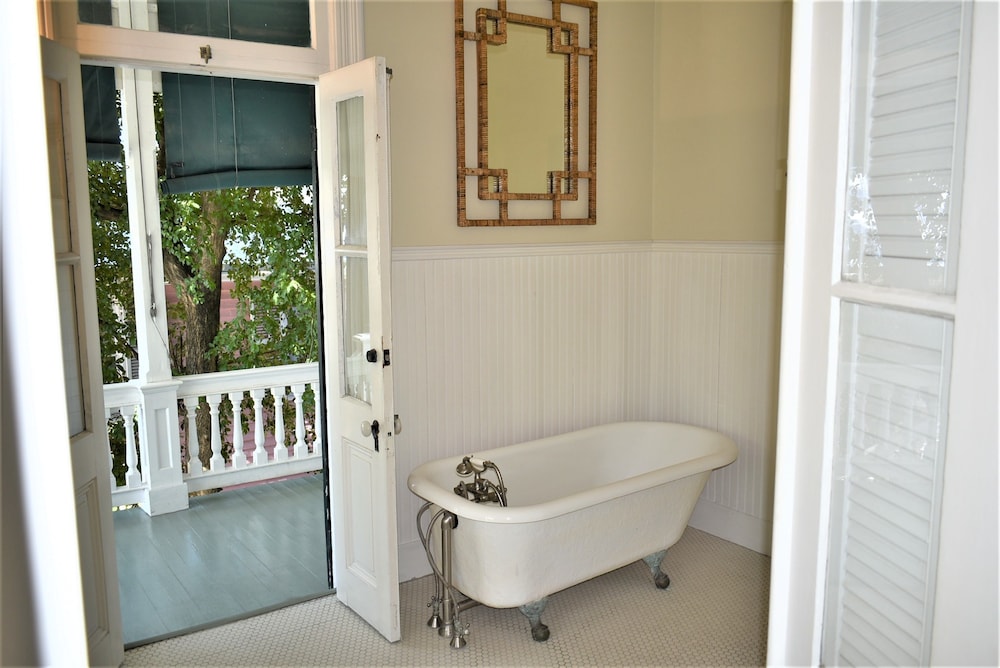 Simonton Court Historic Inn & Cottages - photo 216