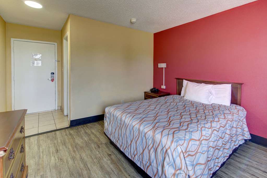 Econo Lodge Virginia Beach Town Center - photo 15