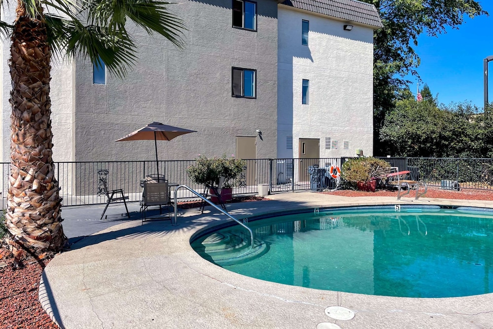 Sutter Inn - photo 22