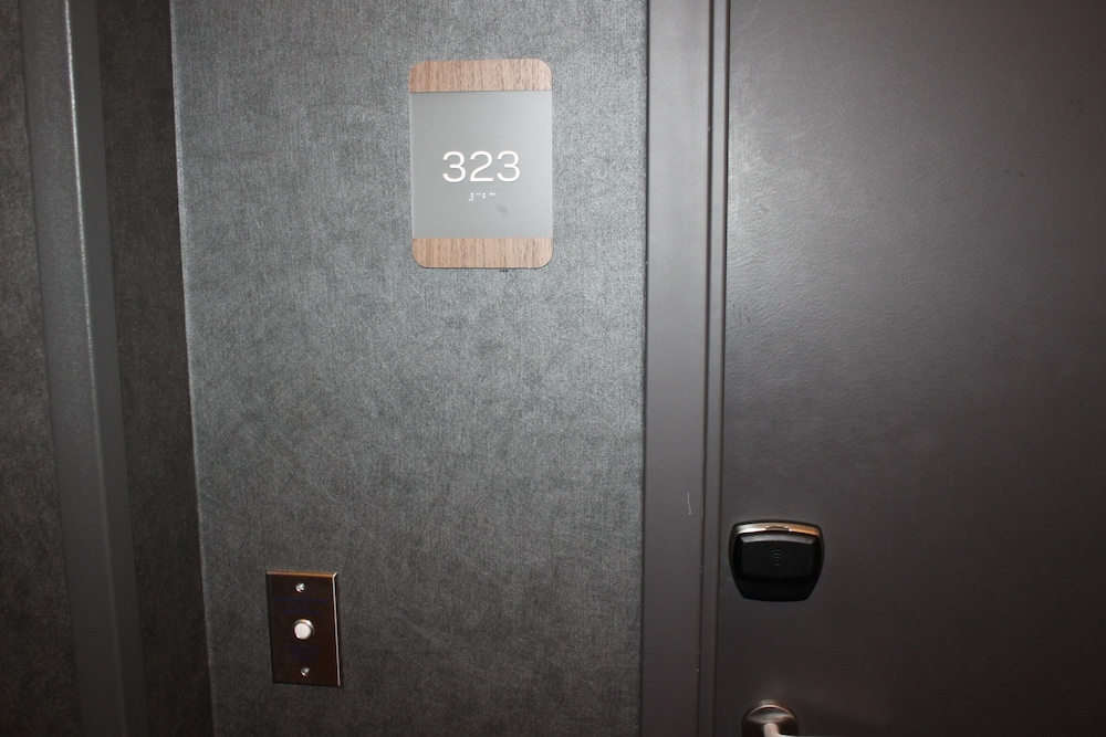 Aloft Syracuse Inner Harbor - photo 23