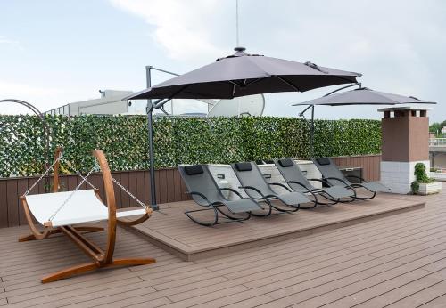 Under the Stars Lux Penthouse with POOL and Terrace by Flat Mаnager