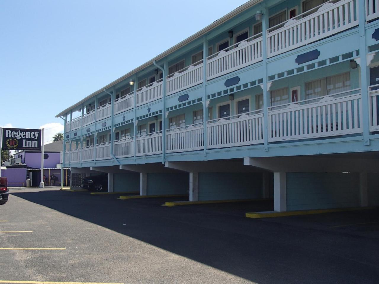 Regency Inn Motel by the Beach - photo 3