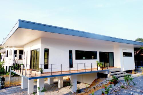Sam Lanta - carbon neutral hotel in Ko Lanta