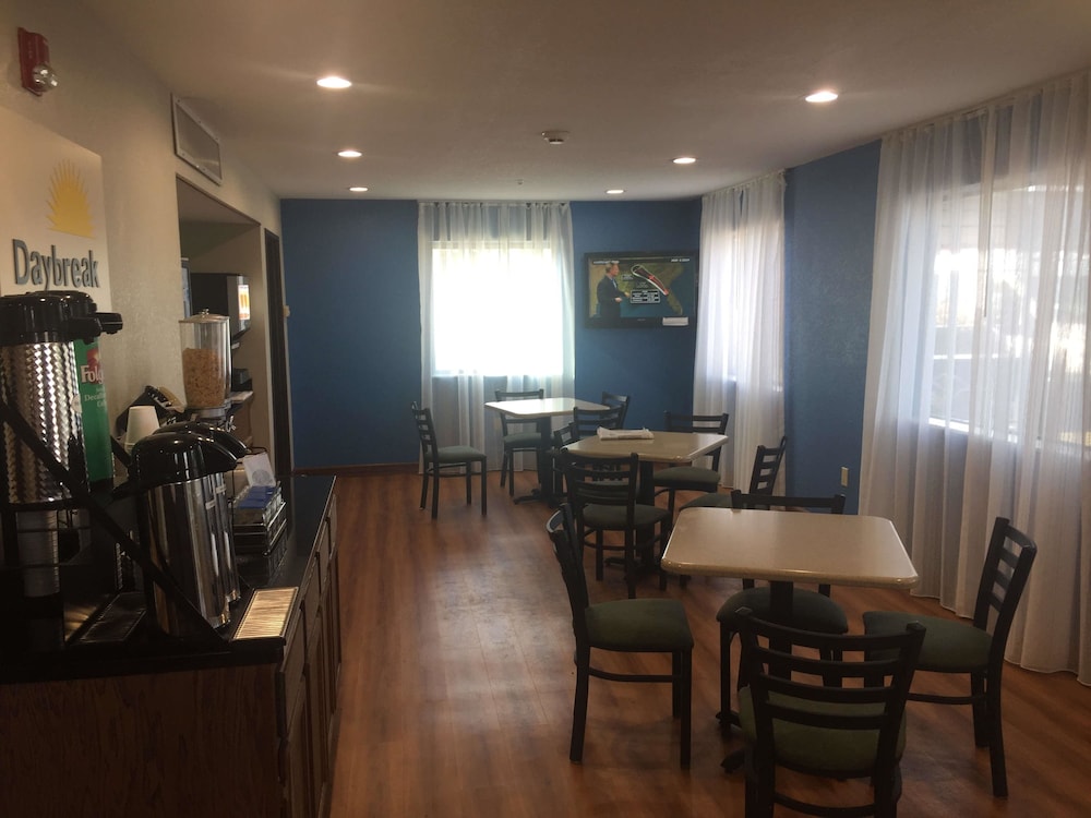 Days Inn by Wyndham North Little Rock Galloway - photo 3
