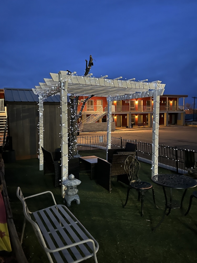 Midtown Inn & Suites - photo 52