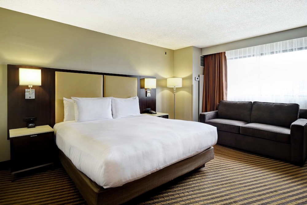 DoubleTree by Hilton Hotel Pleasanton at the Club - photo 11