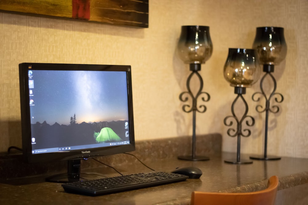 Monument Inn & Suites - photo 41