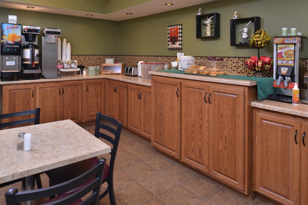 Cottonwood Inn and Conference Center - photo 31