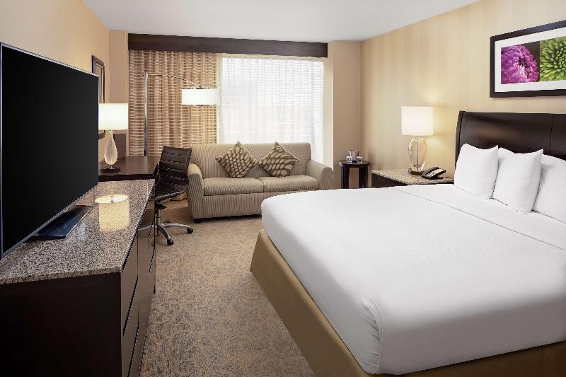 Hotel Zessa Orange County Airport a DoubleTree by Hilton - photo 32