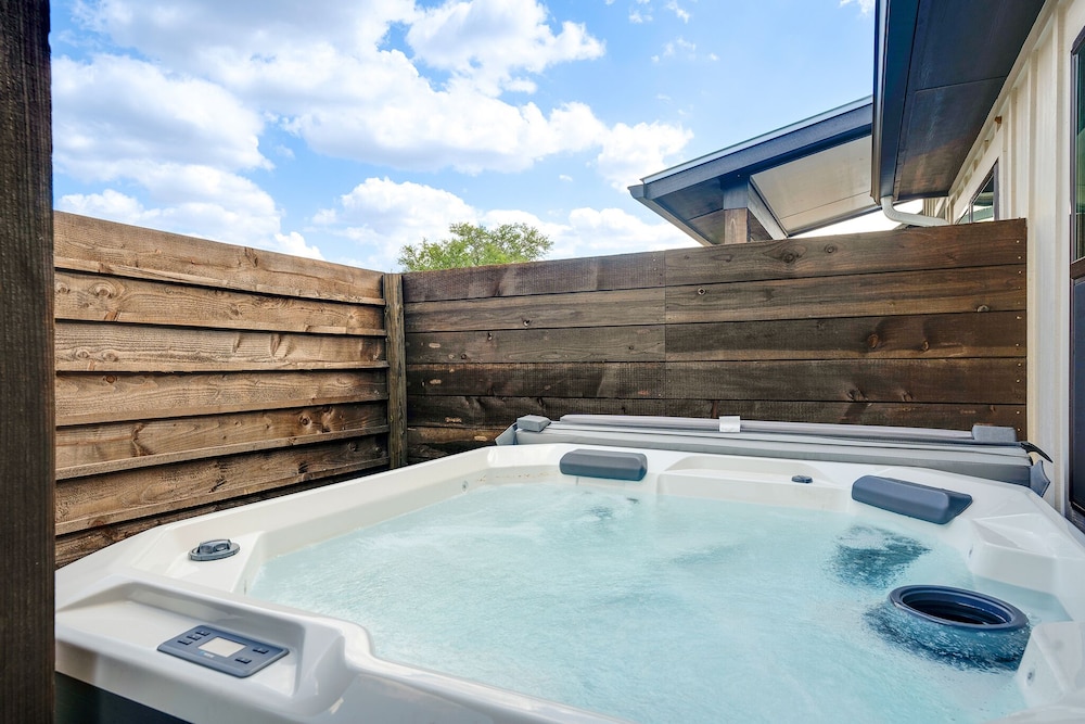 Eagle’s Quarter’s Two in Fredericksburg, United States