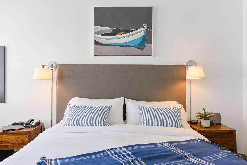 Waters Edge Hotel - photo 27
