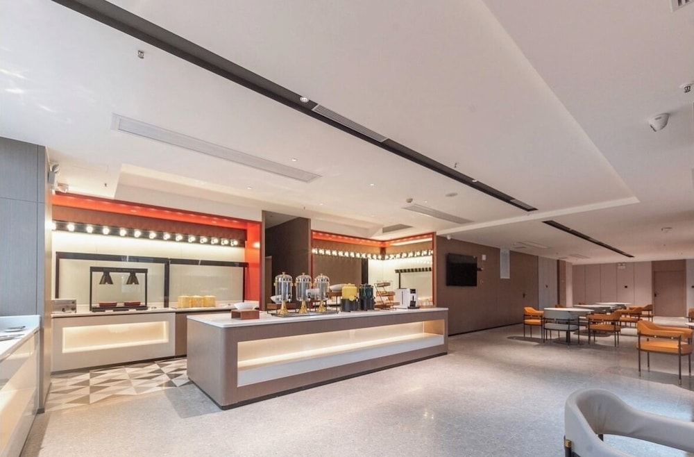 Huan Qiu Hotel in Wuzhou, People's Republic of China