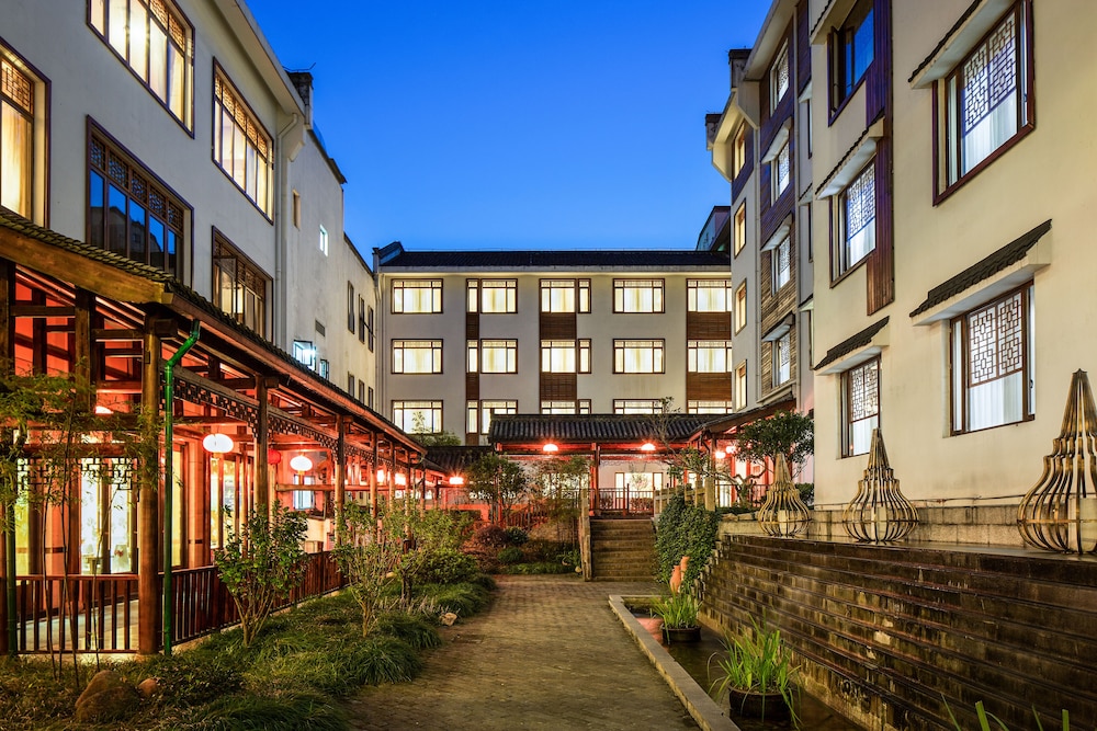 Jiuhua Mountain Julong Hotel in Chizhou, People's Republic of China