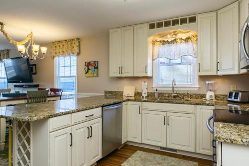 1 4 Us by Oak Island Accommodations - photo 46