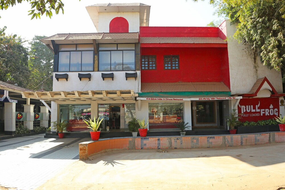 OYO 10690 Florence Hotel — hotel near Swami Vivekananda Airport