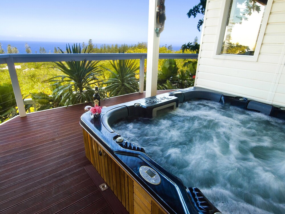 The White House — 4-Star Luxury Hotel in Kingston, Australia