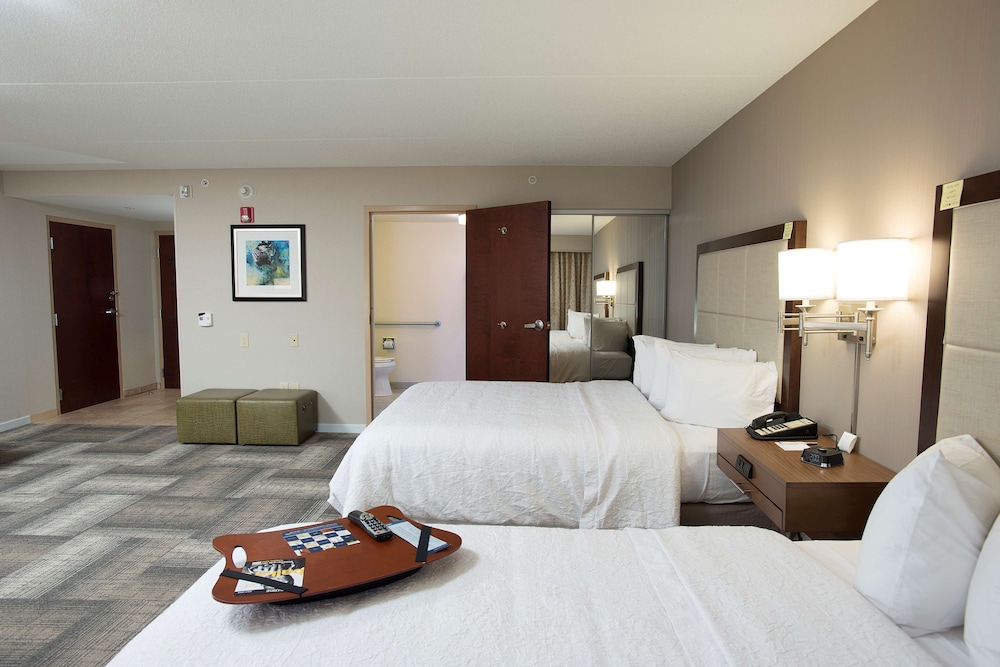 Hampton Inn & Suites Cincinnati Union Center - photo 12