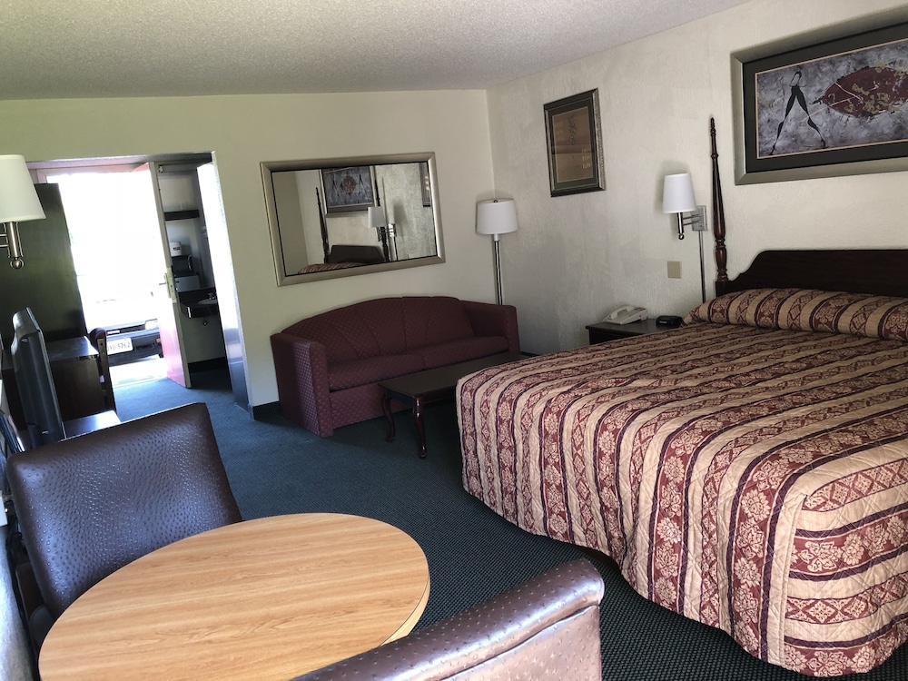Hometown Inn Virginia - photo 11
