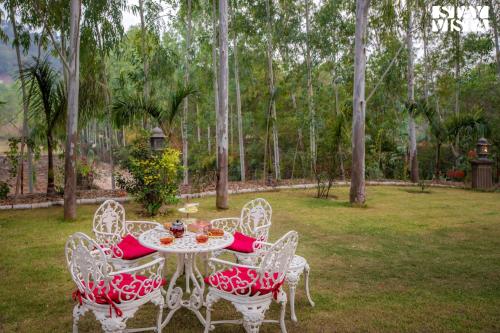 StayVista at Silver Slopes with outdoor pool