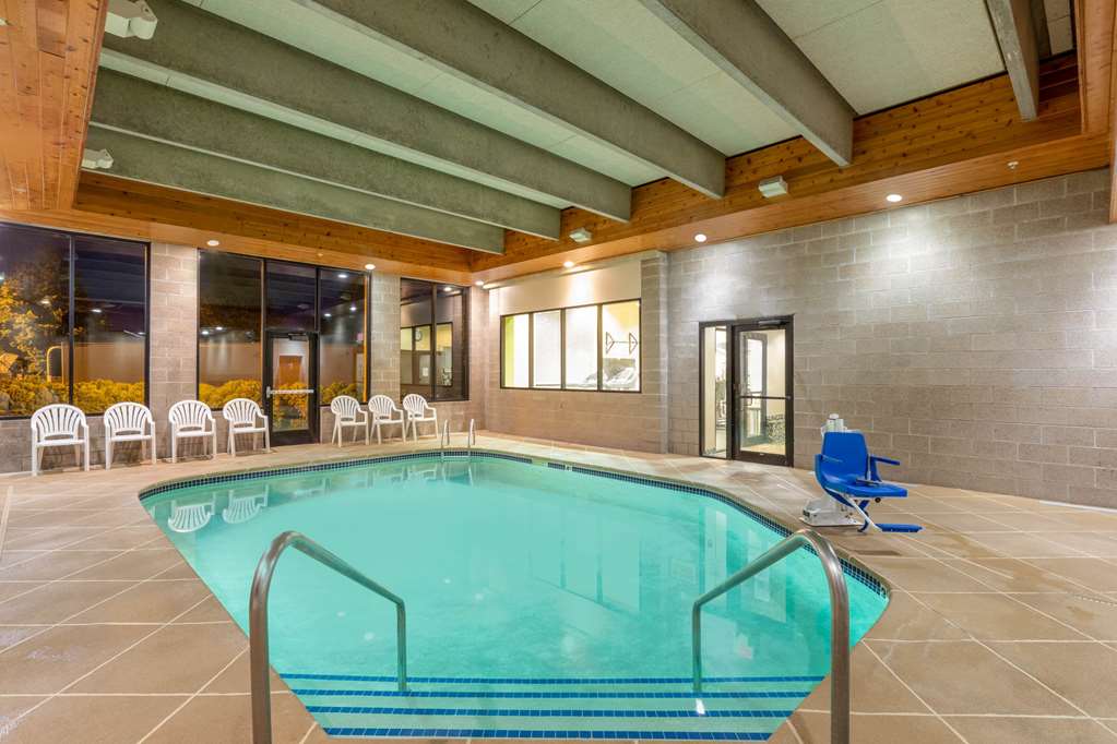 Days Inn by Wyndham Eagan Minnesota Near Mall of America - photo 11