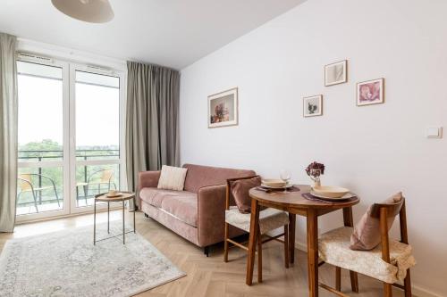 Rosewood Apartment with AC and Balcony Wiktoryn — 4-Star Luxury Hotel in Warsaw, Poland