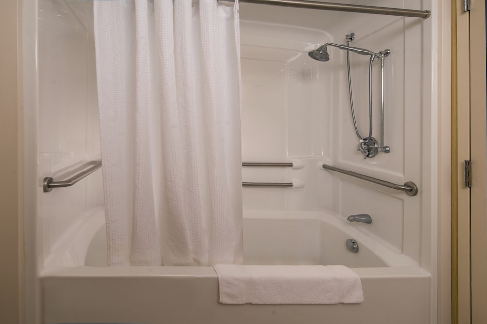 Holiday Inn Express State College at Williamsburg Square by IHG - photo 24