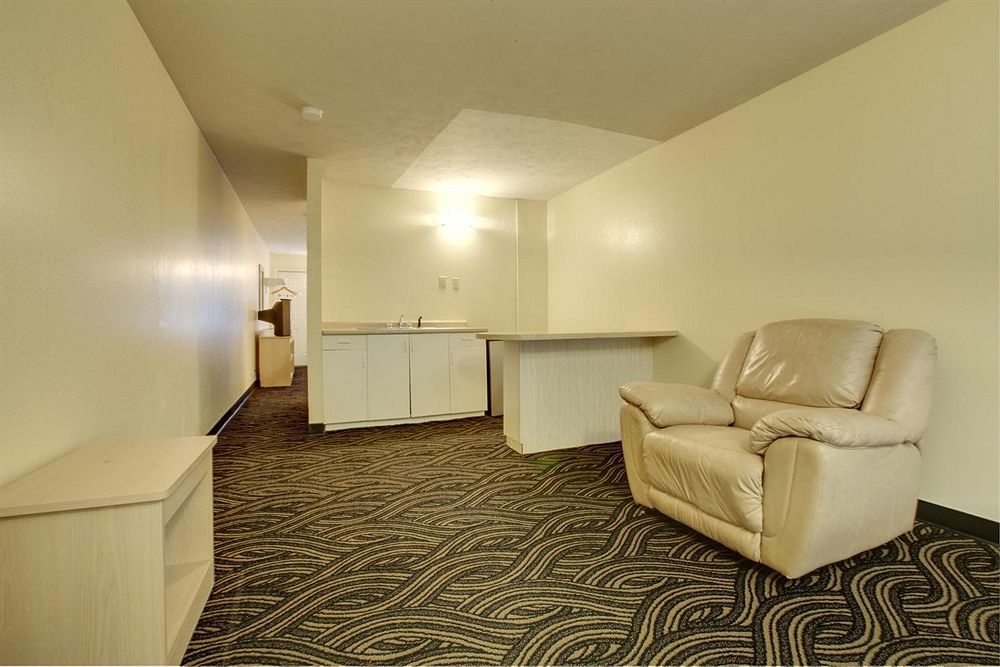 Carbondale Value Inn & Suites - photo 3