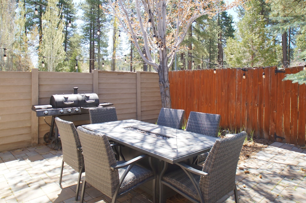 The Bear Den Dream Location Walking Distance To Lake And Village — 4-Star Luxury Hotel in Big Bear Lake, United States