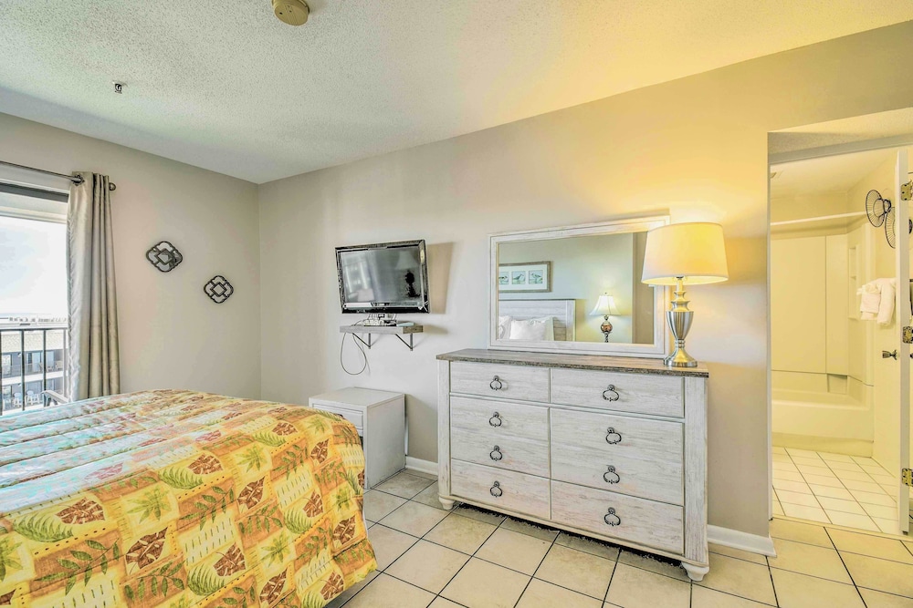 Homey Myrtle Beach Condo w Resort Amenities - photo 6