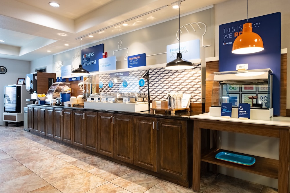 Holiday Inn Express & Suites Evanston By IHG - photo 54
