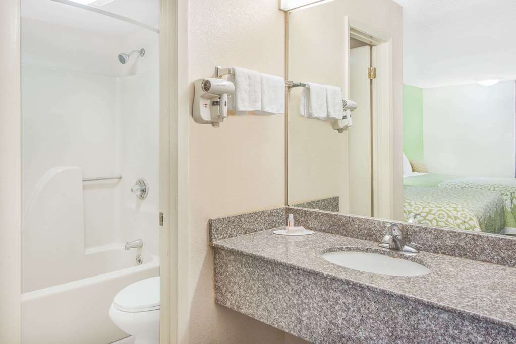 Days Inn by Wyndham Calvert City Paducah East - photo 12