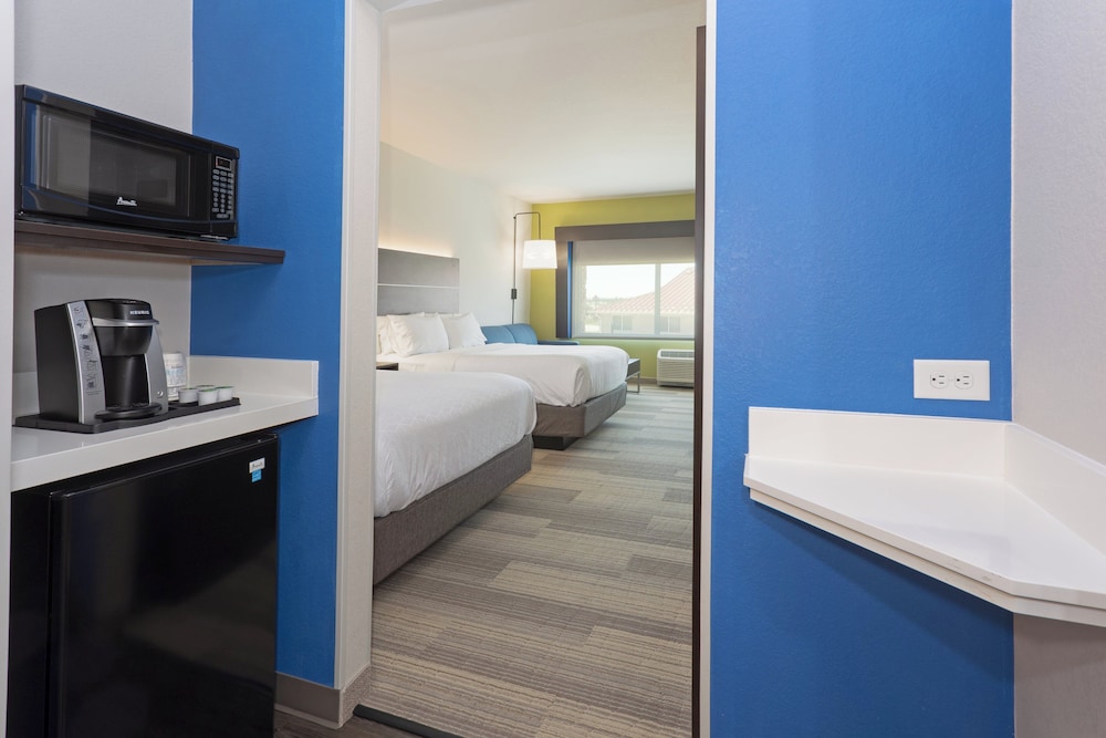 Holiday Inn Express & Suites Firestone Longmont by IHG - photo 12