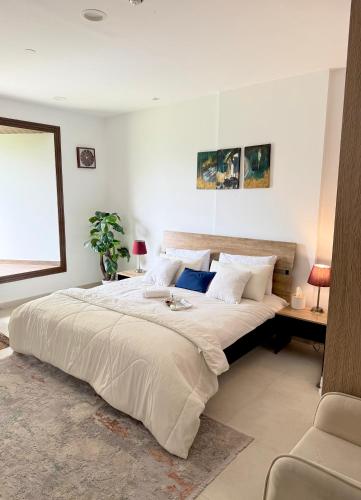 Sunlit Studio at PentaSquare in DHA5 with SelfCheckin — 4-Star Luxury Hotel in Lahore, Pakistan