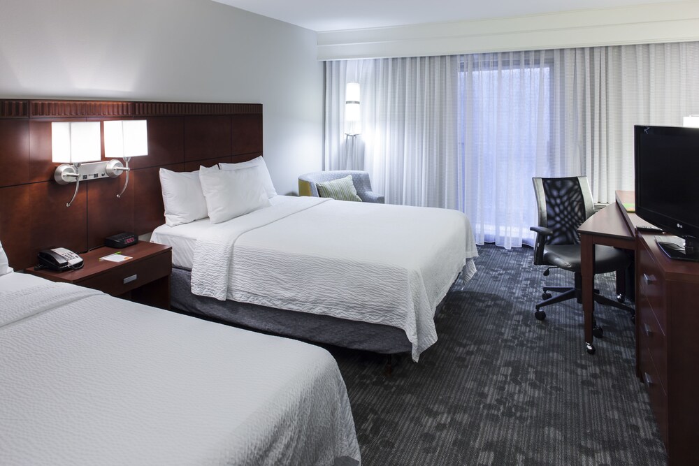 Courtyard by Marriott Brownsville - photo 8