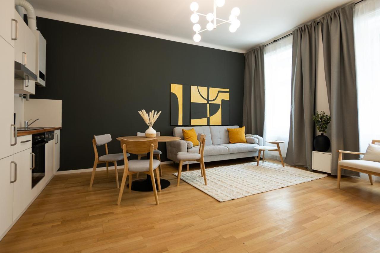 Aesthetic newly renovated apartment located near Belvedere Castle 15 minutes from Stephansplatz — 4-Star Luxury Hotel in Vienna, Austria