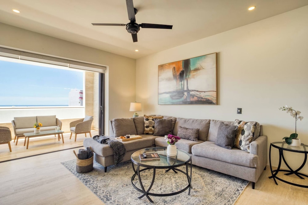 Apt 9 10 11 12 gpo 20 pax — 4-Star Luxury Hotel in Cabo San Lucas, Mexico