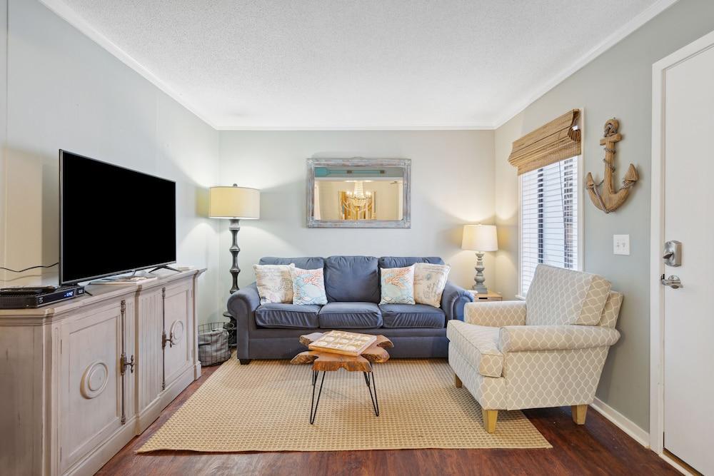 Resort Bungalow Private Boardwalk to the Ocean — hotel in Hilton Head Island