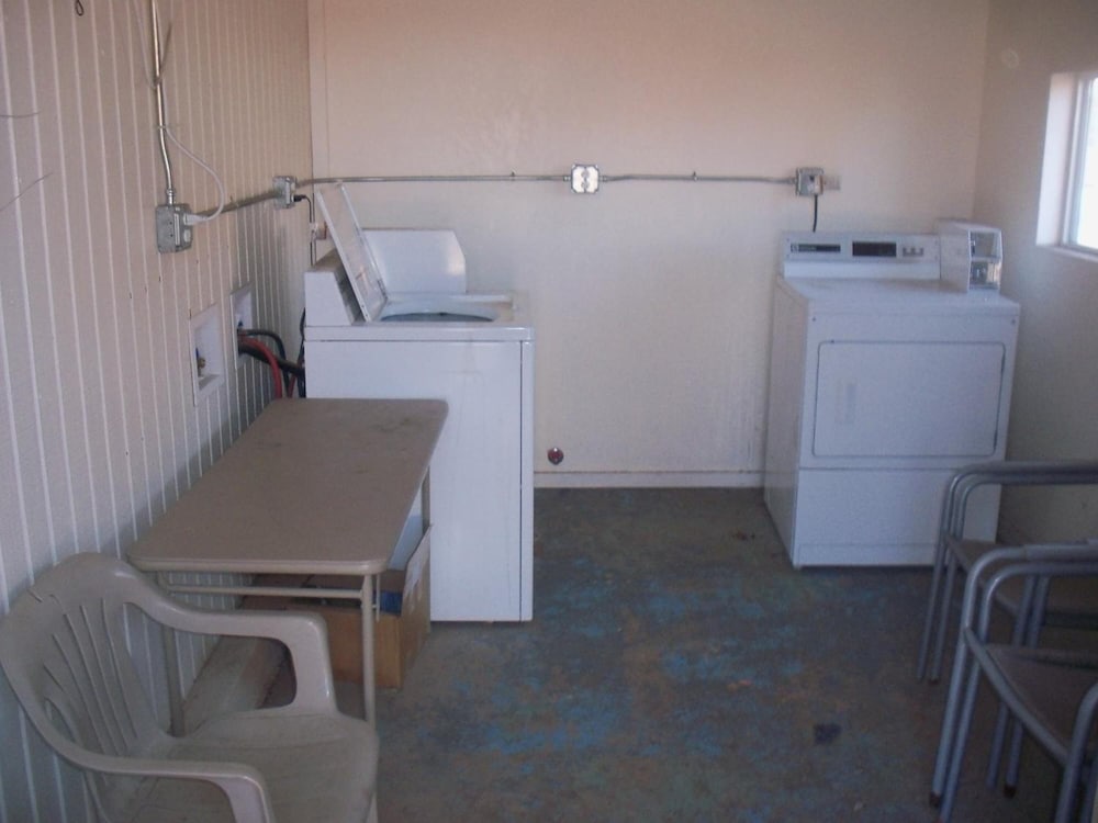 Deluxe Inn Of Roswell - photo 16
