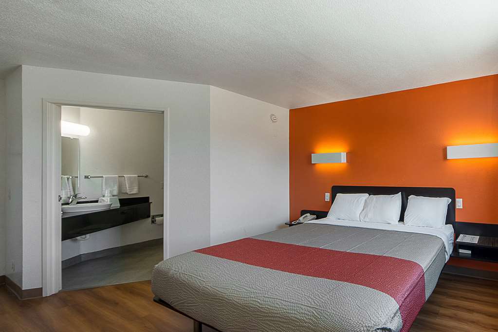 Motel 6 San Antonio TX Downtown Alamo Dome - photo 8