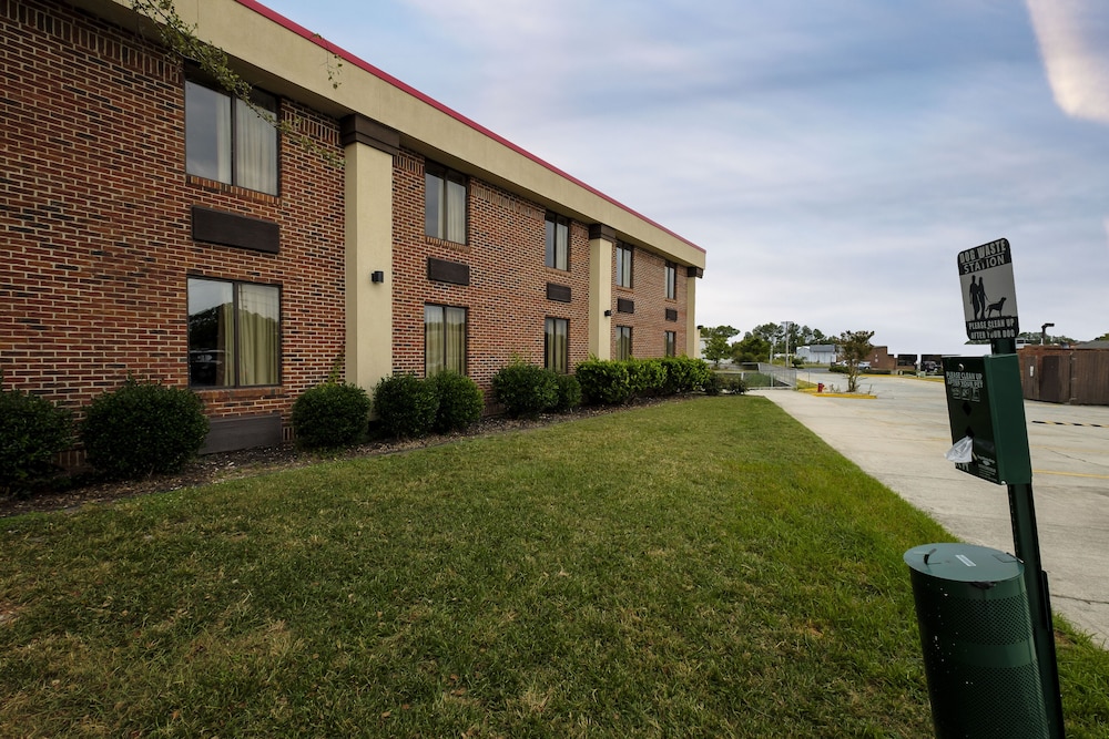 Red Roof Inn & Suites Jacksonville NC - photo 45