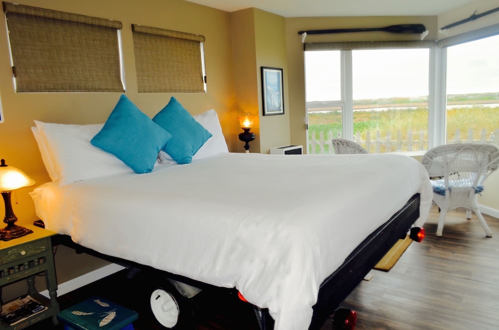 Captain's Inn at Moss Landing - photo 6