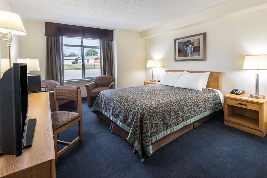 Days Inn by Wyndham Great Falls - photo 9